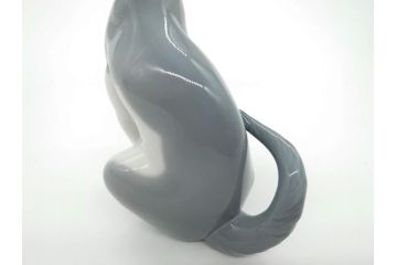 リヤドロ　LLADRO　首をかしげた愛らしい少女　しなやかなフォルムが美しい猫　花籠　リンダ　合計2点セット(フィギュリン、オブジェ、箱なし)(R-060672)