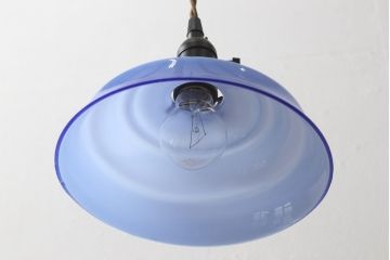 和製アンティーク　大正〜昭和初期　ブルーカラーの色ガラスシェードが空間のアクセントになるペンダントライト(和ガラス、被せガラス、電笠、天井照明、吊り下げ照明)(R-060676)