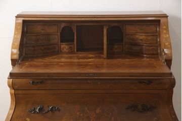 中古　イタリア　高級家具　印象的なフォルムが目を惹く象嵌入りのライティングビューロー(簿記机、引き出し、チェスト、在宅用、在宅ワーク用、ワークデスク)(定価推定約90万円)(R-060684)