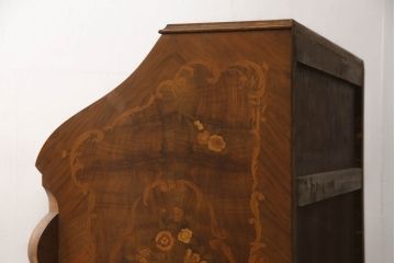 中古　イタリア　高級家具　印象的なフォルムが目を惹く象嵌入りのライティングビューロー(簿記机、引き出し、チェスト、在宅用、在宅ワーク用、ワークデスク)(定価推定約90万円)(R-060684)