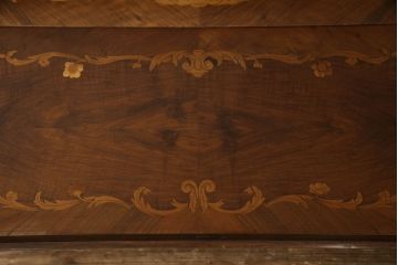 中古　イタリア　高級家具　印象的なフォルムが目を惹く象嵌入りのライティングビューロー(簿記机、引き出し、チェスト、在宅用、在宅ワーク用、ワークデスク)(定価推定約90万円)(R-060684)