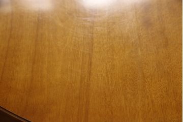 中古　美品　横浜ダニエル(daniel)　幕板と挽き物脚の凝ったデザインが目を惹く丸テーブル(ラウンドテーブル、2人掛け、ダイニングテーブル)(R-060688)