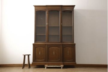中古　美品　DREXEL HERITAGE(ドレクセルヘリテイジ)　Triune(トライユン)　チャイナ　クラシカルな佇まいのキャビネット(収納棚、戸棚、飾り棚、食器棚、カップボード)(定価約90万円)(R-060689)