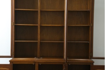 中古　美品　DREXEL HERITAGE(ドレクセルヘリテイジ)　Triune(トライユン)　チャイナ　クラシカルな佇まいのキャビネット　定価約90万円　(R-060689)