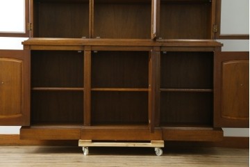 中古　美品　DREXEL HERITAGE(ドレクセルヘリテイジ)　Triune(トライユン)　チャイナ　クラシカルな佇まいのキャビネット　定価約90万円　(R-060689)