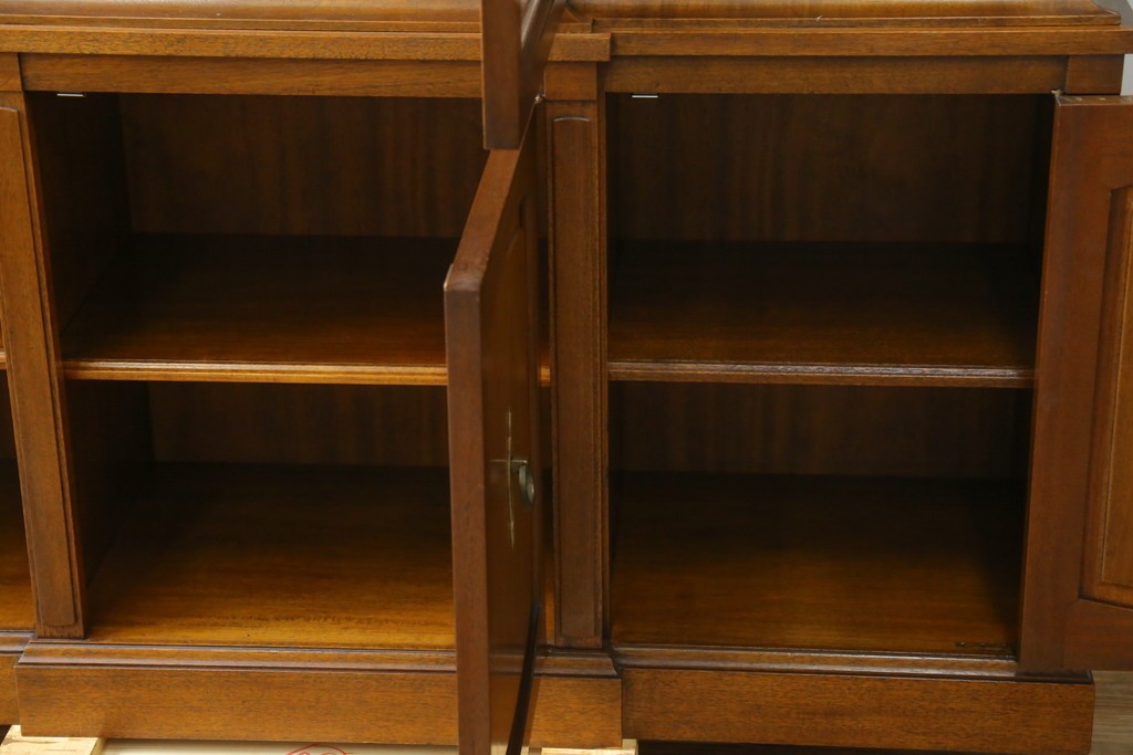 中古　美品　DREXEL HERITAGE(ドレクセルヘリテイジ)　Triune(トライユン)　チャイナ　クラシカルな佇まいのキャビネット　定価約90万円　(R-060689)