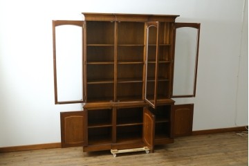 中古　美品　DREXEL HERITAGE(ドレクセルヘリテイジ)　Triune(トライユン)　チャイナ　クラシカルな佇まいのキャビネット　定価約90万円　(R-060689)