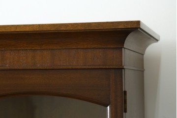 中古　美品　DREXEL HERITAGE(ドレクセルヘリテイジ)　Triune(トライユン)　チャイナ　クラシカルな佇まいのキャビネット　定価約90万円　(R-060689)
