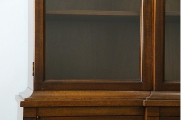 中古　美品　DREXEL HERITAGE(ドレクセルヘリテイジ)　Triune(トライユン)　チャイナ　クラシカルな佇まいのキャビネット　定価約90万円　(R-060689)