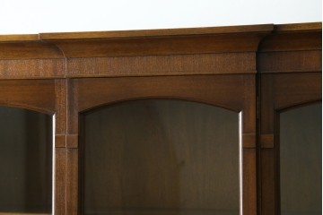 中古　美品　DREXEL HERITAGE(ドレクセルヘリテイジ)　Triune(トライユン)　チャイナ　クラシカルな佇まいのキャビネット　定価約90万円　(R-060689)