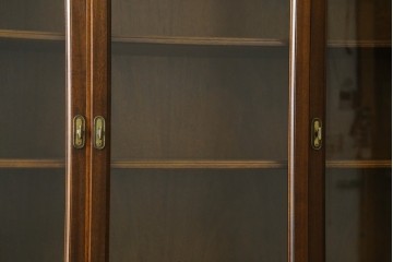 中古　美品　DREXEL HERITAGE(ドレクセルヘリテイジ)　Triune(トライユン)　チャイナ　クラシカルな佇まいのキャビネット　定価約90万円　(R-060689)