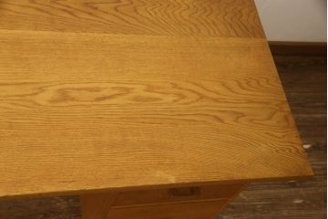 中古　高級品!!　国産手造り　分厚いナラ無垢材が使われた、あたたかみが感じられる大型両袖机(ニーホールデスク、サイドボード、テーブル、在宅ワーク用、在宅用、ワークデスク、オフィスデスク、作業台)(定価推定約65万円)(R-060690)