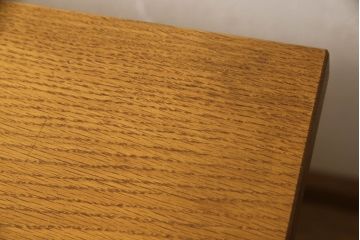 中古　高級品!!　国産手造り　分厚いナラ無垢材が使われた、あたたかみが感じられる大型両袖机(ニーホールデスク、サイドボード、テーブル、在宅ワーク用、在宅用、ワークデスク、オフィスデスク、作業台)(定価推定約65万円)(R-060690)