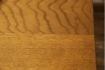 中古　高級品!!　国産手造り　分厚いナラ無垢材が使われた、あたたかみが感じられる大型両袖机(ニーホールデスク、サイドボード、テーブル、在宅ワーク用、在宅用、ワークデスク、オフィスデスク、作業台)(定価推定約65万円)(R-060690)