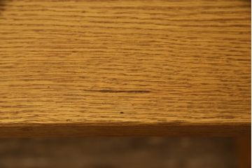 中古　高級品!!　国産手造り　分厚いナラ無垢材が使われた、あたたかみが感じられる大型両袖机(ニーホールデスク、サイドボード、テーブル、在宅ワーク用、在宅用、ワークデスク、オフィスデスク、作業台)(定価推定約65万円)(R-060690)