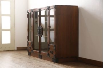 中古　超美品!!　展示品　繊細なデザインの金具が和の雰囲気を高める水屋箪笥サイドボード(食器棚、カップボード、収納棚、戸棚、飾り棚、サイドキャビネット)(定価約60万円)(R-060692)
