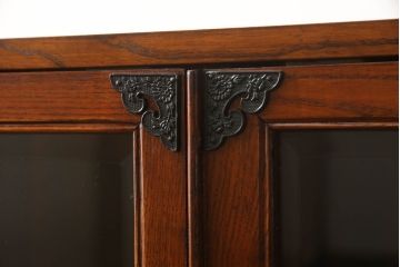 中古　超美品!!　展示品　繊細なデザインの金具が和の雰囲気を高める水屋箪笥サイドボード(食器棚、カップボード、収納棚、戸棚、飾り棚、サイドキャビネット)(定価約60万円)(R-060692)