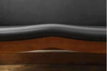 中古　美品　絶版品　キタニ(KITANI)　サクラ(桜)材　フィン・ユールデザイン　FJ-02　美しいデザインが魅力の本革2人掛けソファ(レザー、2P、二人掛け)(定価約108万円)(R-060693)