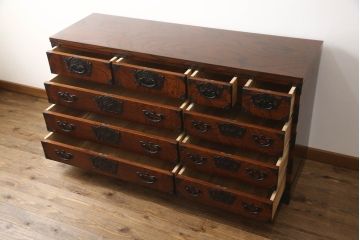 中古　美品　岩谷堂箪笥　細やかなデザインの金具が目を惹くサイドボード(衣装箪笥、収納箪笥、和タンス、引き出し)(R-060699)