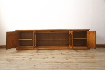 中古　美品　希少　特大　横浜ダニエル(daniel)　テレビ台は希少!!　中古でなかなか出ません!　温かみのある色合いと品のある佇まいが魅力のテレビ台(ローボード、キャビネット、収納棚、戸棚、テレビボード、リビングボード)(定価約85万円)(R-060700)