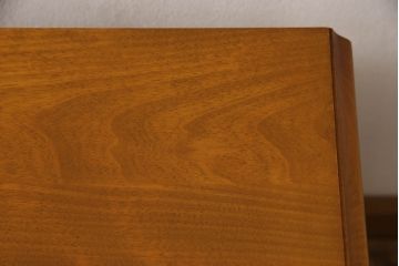 中古　美品　希少　特大　横浜ダニエル(daniel)　テレビ台は希少!!　中古でなかなか出ません!　温かみのある色合いと品のある佇まいが魅力のテレビ台(ローボード、キャビネット、収納棚、戸棚、テレビボード、リビングボード)(定価約85万円)(R-060700)