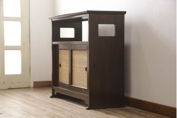 中古　九州民芸家具　クズ布張りの引き戸が味わい深い茶棚(茶箪笥、飾り棚、収納棚、戸棚、キャビネット)(R-060701)
