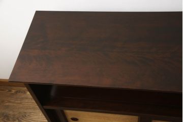 中古　九州民芸家具　クズ布張りの引き戸が味わい深い茶棚(茶箪笥、飾り棚、収納棚、戸棚、キャビネット)(R-060701)