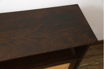 中古　九州民芸家具　クズ布張りの引き戸が味わい深い茶棚(茶箪笥、飾り棚、収納棚、戸棚、キャビネット)(R-060701)