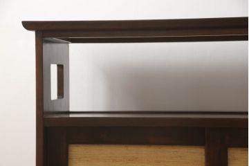 中古　九州民芸家具　クズ布張りの引き戸が味わい深い茶棚(茶箪笥、飾り棚、収納棚、戸棚、キャビネット)(R-060701)