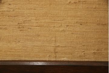 中古　九州民芸家具　クズ布張りの引き戸が味わい深い茶棚(茶箪笥、飾り棚、収納棚、戸棚、キャビネット)(R-060701)