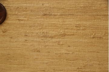 中古　九州民芸家具　クズ布張りの引き戸が味わい深い茶棚(茶箪笥、飾り棚、収納棚、戸棚、キャビネット)(R-060701)