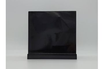 中古　伝統工芸　輪島塗り　凝ったデザインの引手金具と品のある花の絵柄が魅力の小引き出し(チェスト、小物収納、卓上収納)(定価約20万円)(R-060703)です。