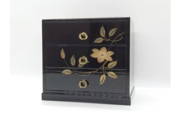 中古　伝統工芸　輪島塗り　凝ったデザインの引手金具と品のある花の絵柄が魅力の小引き出し(チェスト、小物収納、卓上収納)(定価約24万円)(R-060704)