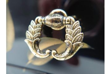 中古　伝統工芸　輪島塗り　凝ったデザインの引手金具と品のある花の絵柄が魅力の小引き出し(チェスト、小物収納、卓上収納)(定価約24万円)(R-060704)