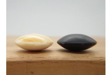 古い　虹色光沢が美しい螺鈿碁笥　碁石(蛤、那智黒、囲碁、箱付)(R-060705)