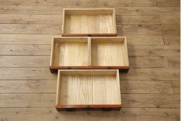 和製ビンテージ　高級品　岩谷堂箪笥　木地呂塗り　小振りでも存在感バツグン!手打ち金具が目を引く小箪笥(仙台箪笥、収納箪笥、整理箪笥、和タンス、引き出し、小引き出し、小物収納、ヴィンテージ)(R-060708)