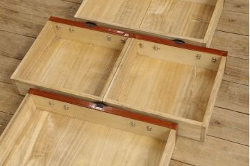 和製ビンテージ　高級品　岩谷堂箪笥　木地呂塗り　小振りでも存在感バツグン!手打ち金具が目を引く小箪笥(仙台箪笥、収納箪笥、整理箪笥、和タンス、引き出し、小引き出し、小物収納、ヴィンテージ)(R-060708)