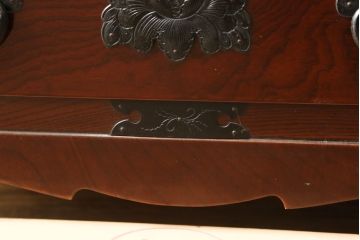和製ビンテージ　高級品　岩谷堂箪笥　木地呂塗り　小振りでも存在感バツグン!手打ち金具が目を引く小箪笥(仙台箪笥、収納箪笥、整理箪笥、和タンス、引き出し、小引き出し、小物収納、ヴィンテージ)(R-060708)