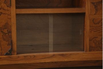 中古　岩谷堂箪笥　欅(ケヤキ)材の杢目が美しい!　大振りのサイドボード(茶棚、違い棚、茶箪笥、収納棚)(R-060710)