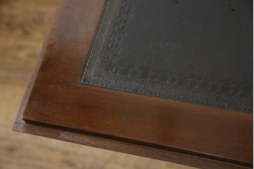 イギリスアンティークの中でも上手物!　高級品　マホガニー材　クロウ&ボール　クラシカルな装飾が魅力的!　ライティングビューロー(簿記机、引き出し、チェスト、在宅用、在宅ワーク用、ワークデスク)(R-060716)