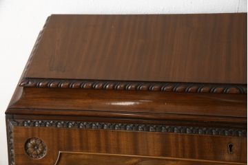 イギリスアンティークの中でも上手物!　高級品　マホガニー材　クロウ&ボール　クラシカルな装飾が魅力的!　ライティングビューロー(簿記机、引き出し、チェスト、在宅用、在宅ワーク用、ワークデスク)(R-060716)