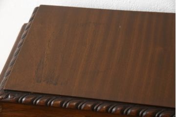 イギリスアンティークの中でも上手物!　高級品　マホガニー材　クロウ&ボール　クラシカルな装飾が魅力的!　ライティングビューロー(簿記机、引き出し、チェスト、在宅用、在宅ワーク用、ワークデスク)(R-060716)