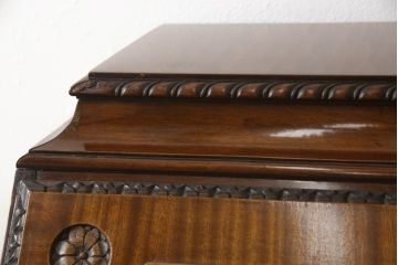イギリスアンティークの中でも上手物!　高級品　マホガニー材　クロウ&ボール　クラシカルな装飾が魅力的!　ライティングビューロー(簿記机、引き出し、チェスト、在宅用、在宅ワーク用、ワークデスク)(R-060716)