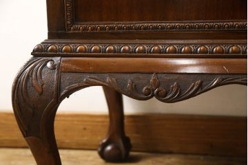 イギリスアンティークの中でも上手物!　高級品　マホガニー材　クロウ&ボール　クラシカルな装飾が魅力的!　ライティングビューロー(簿記机、引き出し、チェスト、在宅用、在宅ワーク用、ワークデスク)(R-060716)