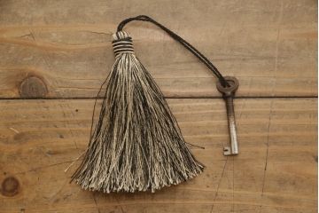 イギリスアンティークの中でも上手物!　高級品　マホガニー材　クロウ&ボール　クラシカルな装飾が魅力的!　ライティングビューロー(簿記机、引き出し、チェスト、在宅用、在宅ワーク用、ワークデスク)(R-060716)
