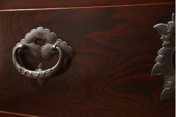 中古　岩谷堂箪笥　最高級　木地呂塗り　丁寧な造りの手打ち金具が目を惹くサイドチェスト(チェスト、和タンス、収納箪笥、引き出し、整理箪笥、サイドボード)(定価約170万円)(R-060719)