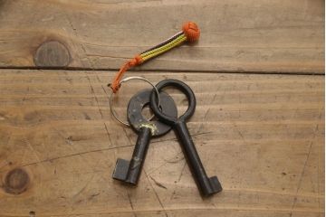 中古　岩谷堂箪笥　最高級　木地呂塗り　丁寧な造りの手打ち金具が目を惹くサイドチェスト(チェスト、和タンス、収納箪笥、引き出し、整理箪笥、サイドボード)(定価約170万円)(R-060719)