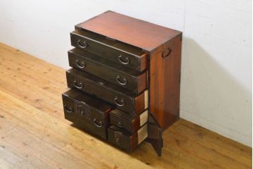 和製アンティーク 超美品!! 明治大正期 味を増した打ち出し金具が重厚な雰囲気を醸し出す庄内小箪笥(庄内箪笥、引き出し、サイドチェスト、収納箪笥)(R-060722)