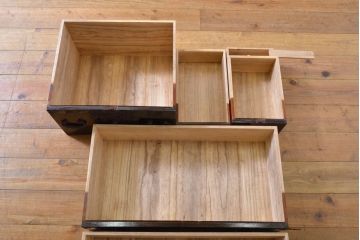 和製アンティーク 超美品!! 明治大正期 味を増した打ち出し金具が重厚な雰囲気を醸し出す庄内小箪笥(庄内箪笥、引き出し、サイドチェスト、収納箪笥)(R-060722)