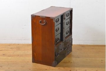 和製アンティーク　超美品!!　明治大正期　味を増した打ち出し金具が重厚な雰囲気を醸し出す庄内小箪笥(庄内箪笥、引き出し、サイドチェスト、収納箪笥)(R-060722)